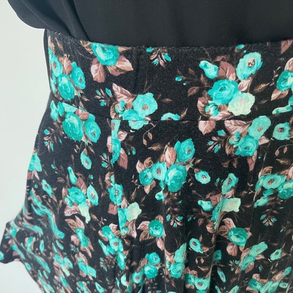 Floral cute short skirt - Picture 2 of 6